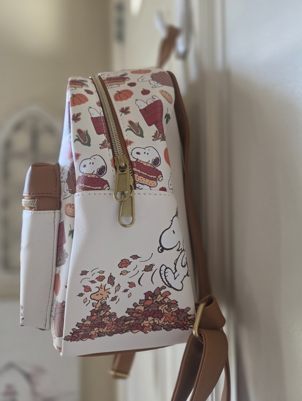 Loungefly x Peanuts White & Brown Snoopy Fall Snack Mini Backpack🍁🍂 - Picture 3 of 5